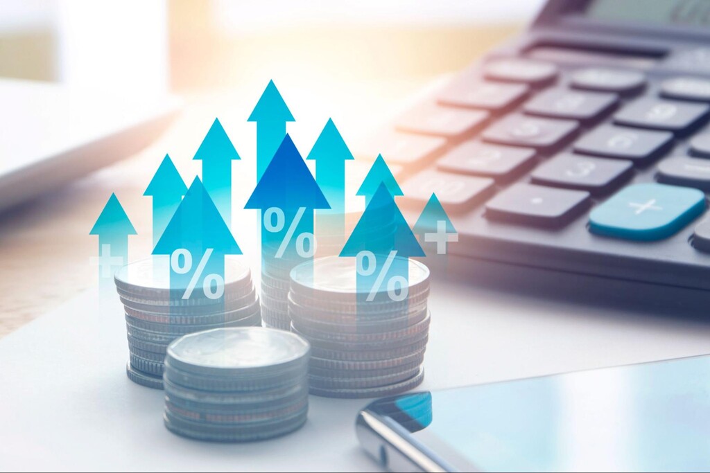 moedas e setas ilustrativas representando onde investir reserva de emergência